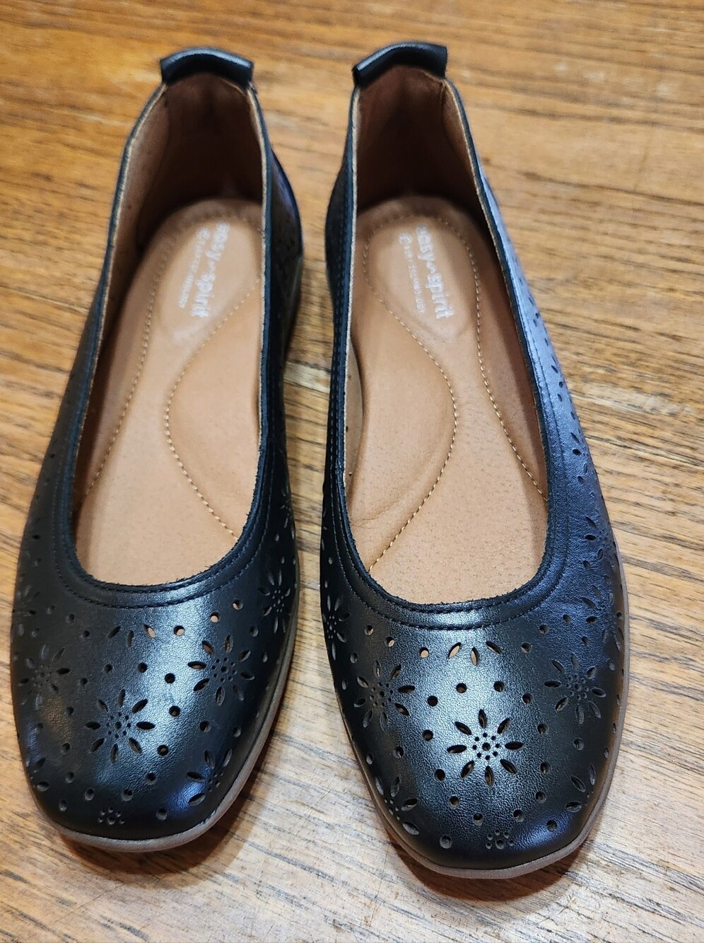 Easy Spirit Black Floral Cutout Slip-On Ballet Flats Size 7.5